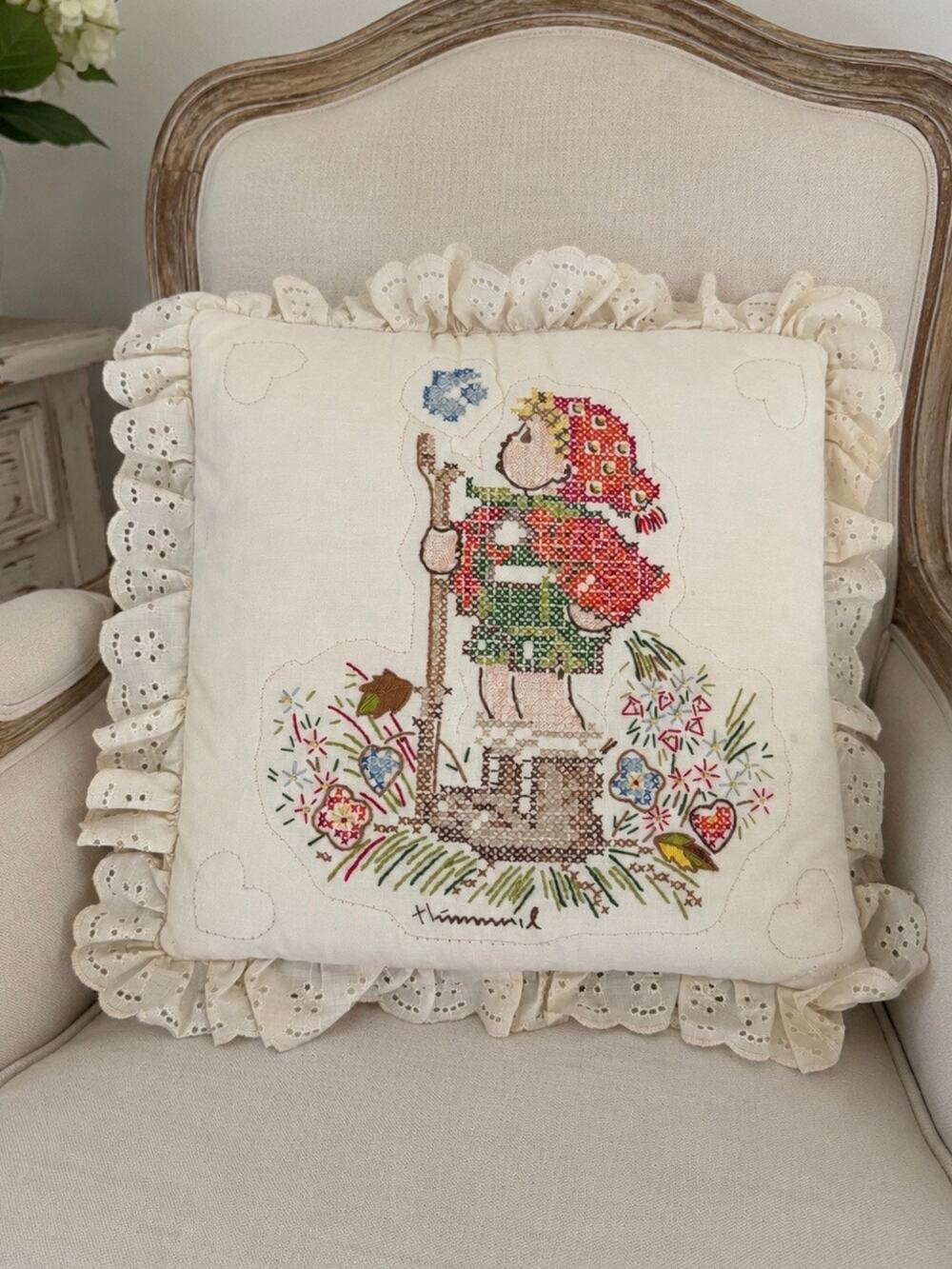 1983 Paragon Needlecraft Hummel Stitch Pillow